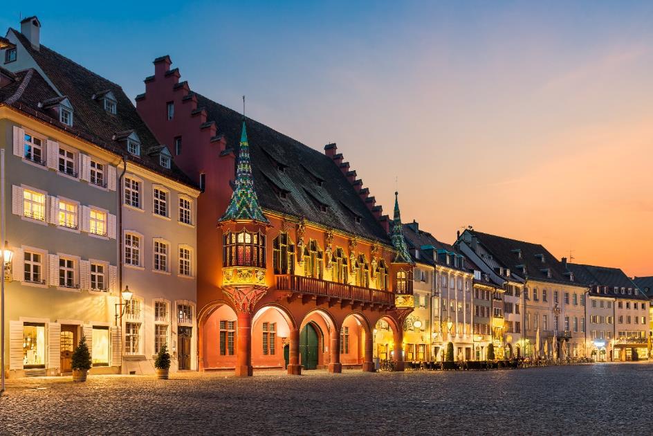 Altstadt von Freiburg im Breisgau zur Abendstunde