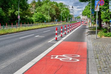 Separated bike lane on a main street in Berlin to improve road safety at the expense of parking lane.